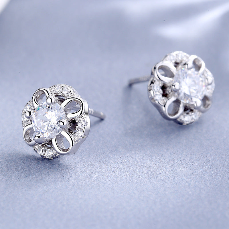 Women's stud earrings with delicate flower design and sparkling crystals Hapa Style