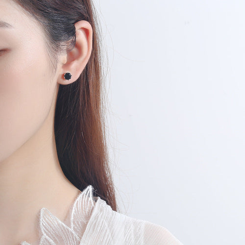 Ladies earrings with sparkling crystals in exquisite wreath design Hapa Style