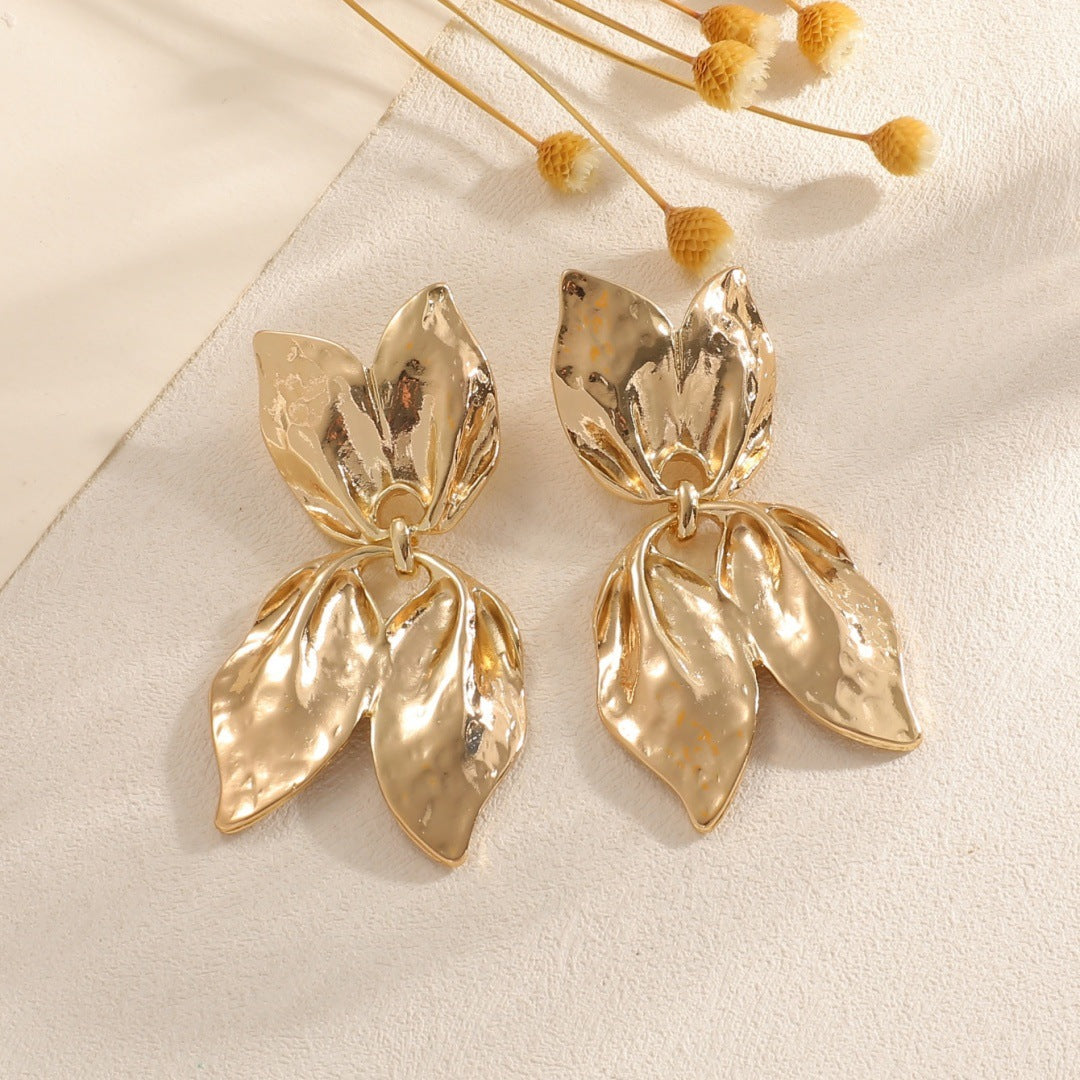 Ladies earrings in elegant leaf design Hapa Style