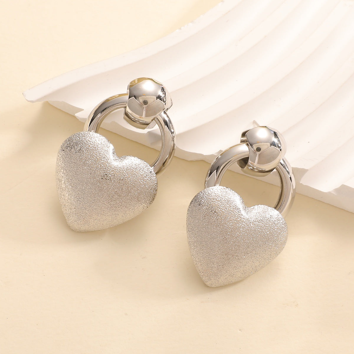 Ladies earrings in elegant heart design Hapa Style
