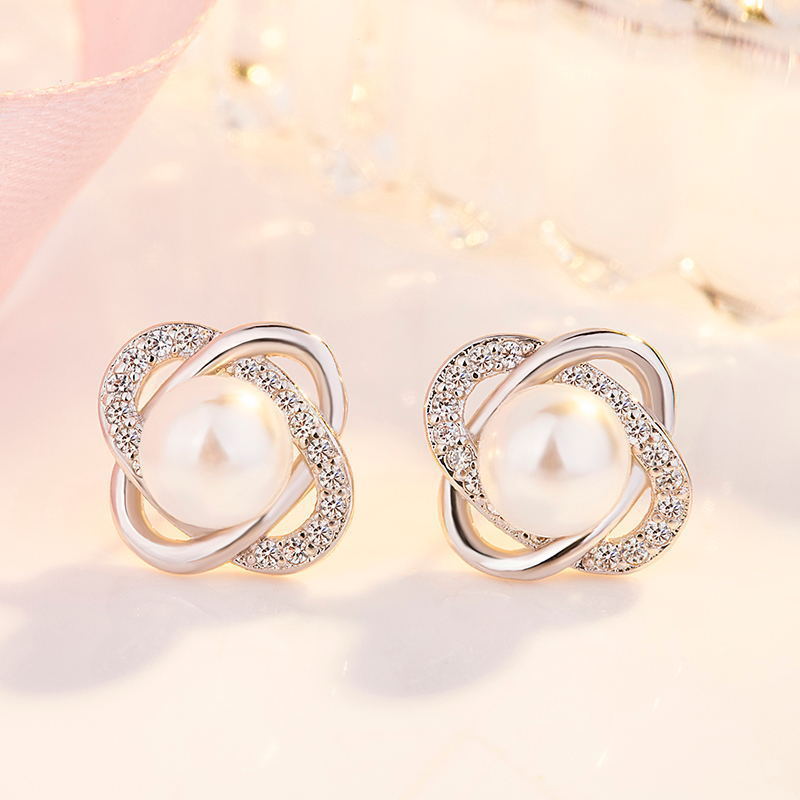 Ladies earrings with artistic pearl design and sparkling zirconia Hapa Style