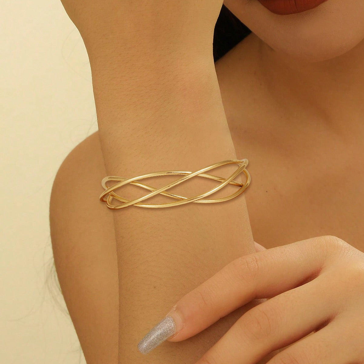 Ladies' bangle with elegant curved design Hapa Style