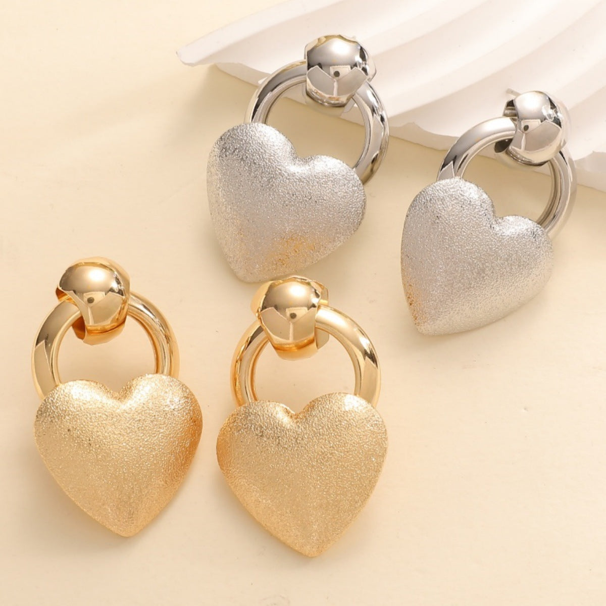 Ladies earrings in elegant heart design Hapa Style