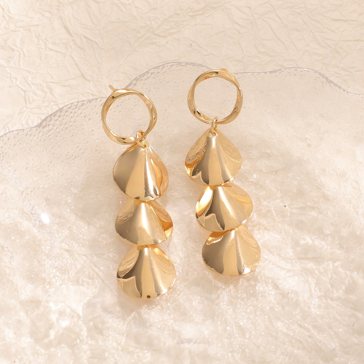 Women Hanging Earrings with Elegant Shell Design Hapa Style