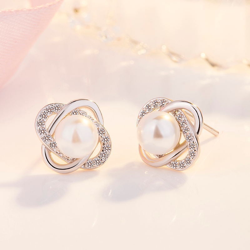Ladies earrings with artistic pearl design and sparkling zirconia Hapa Style