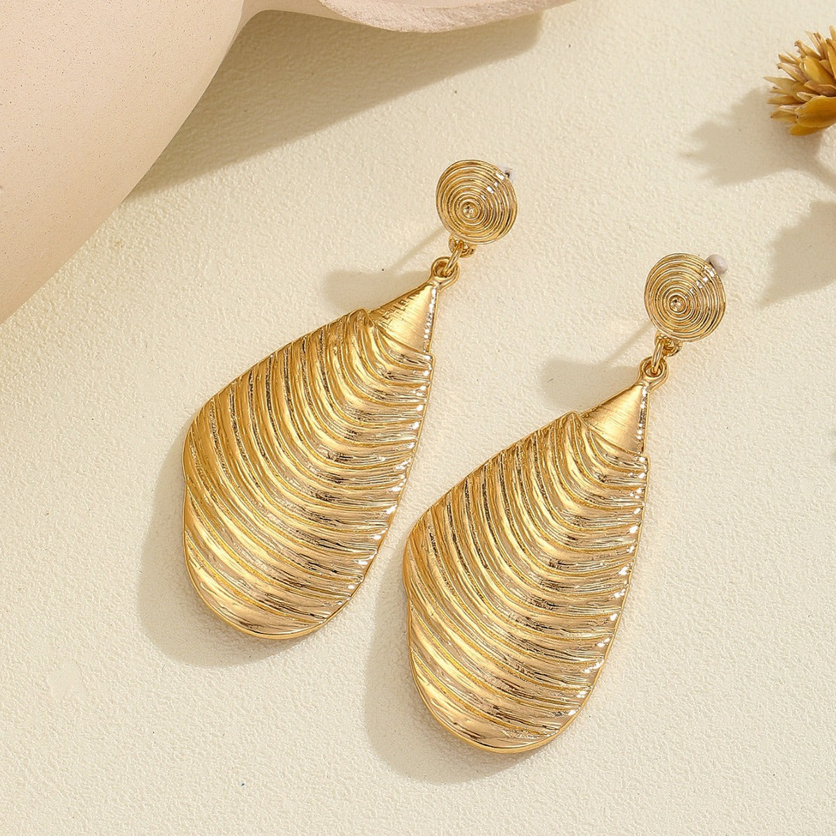 Ladies Elegant Earrings made of high-quality, textured metal Hapa Style