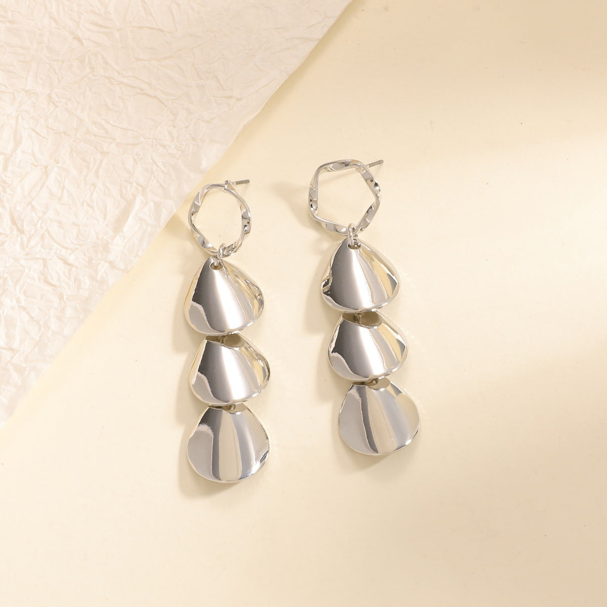Women Hanging Earrings with Elegant Shell Design Hapa Style