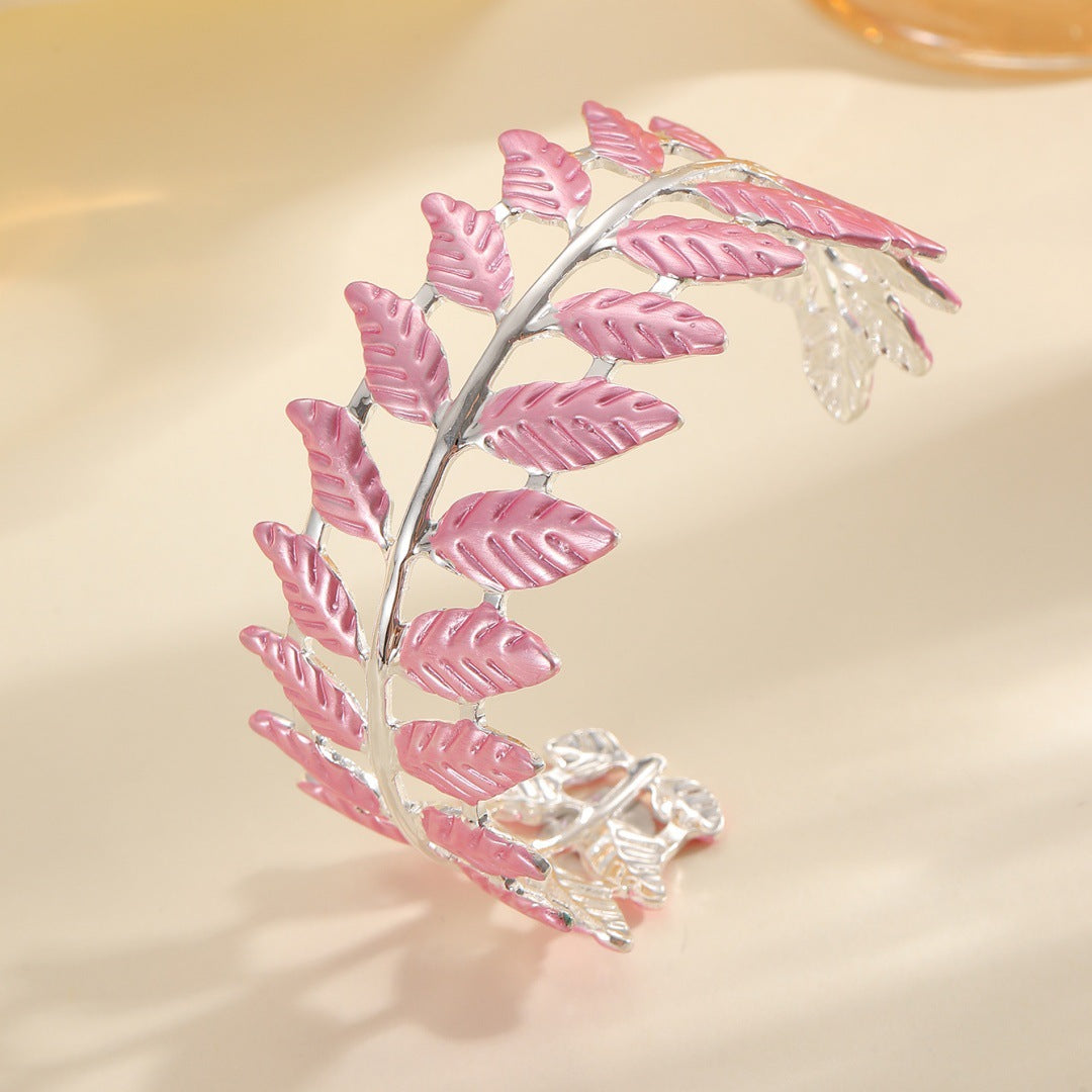 Ladies bracelet in elegant leaf design Hapa Style