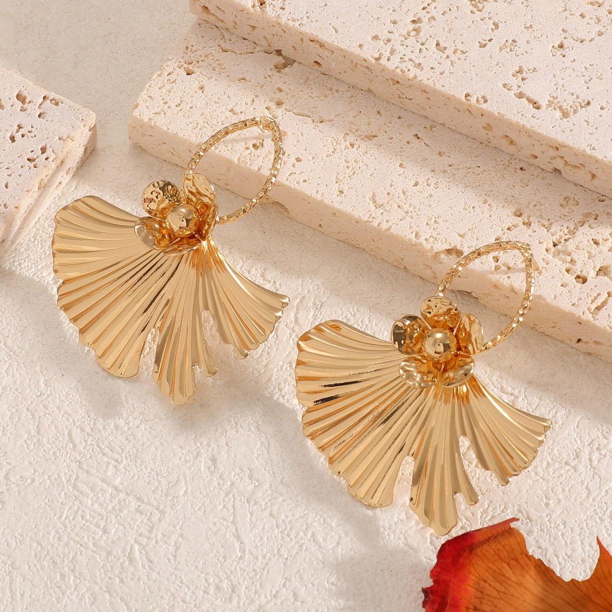 Women's hair clips in luxurious leaf design Hapa Style