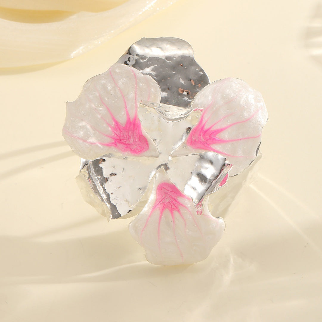 Women's flower-shaped ring made of shiny metal and high-quality epoxy resin Hapa Style
