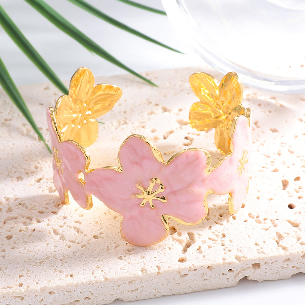 Ladies' bangle with floral motifs Hapa Style