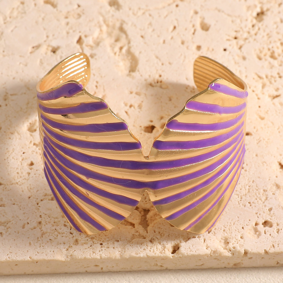 Women's bangle with elegant shell design Hapa Style