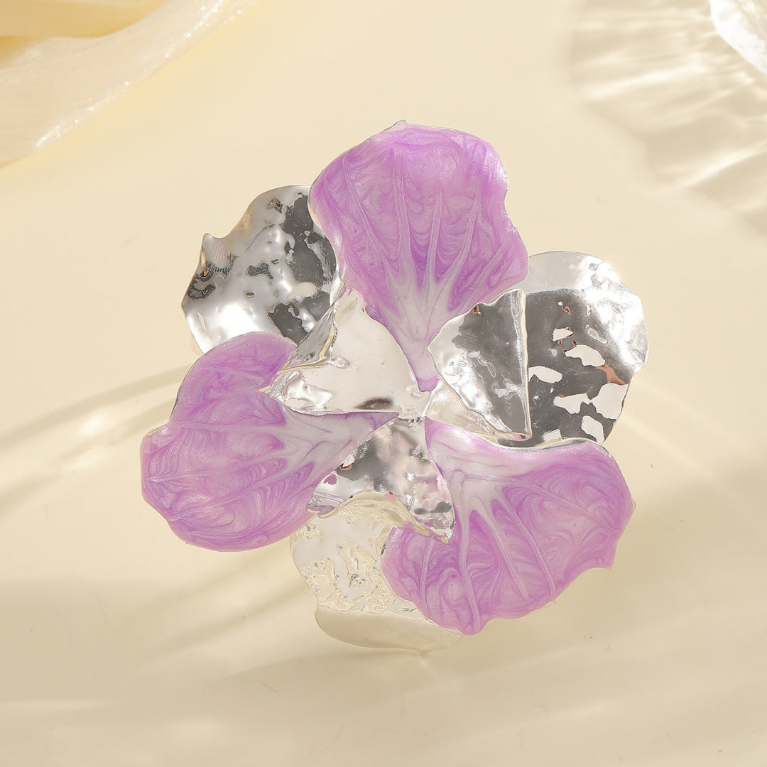 Women's flower-shaped ring made of shiny metal and high-quality epoxy resin Hapa Style