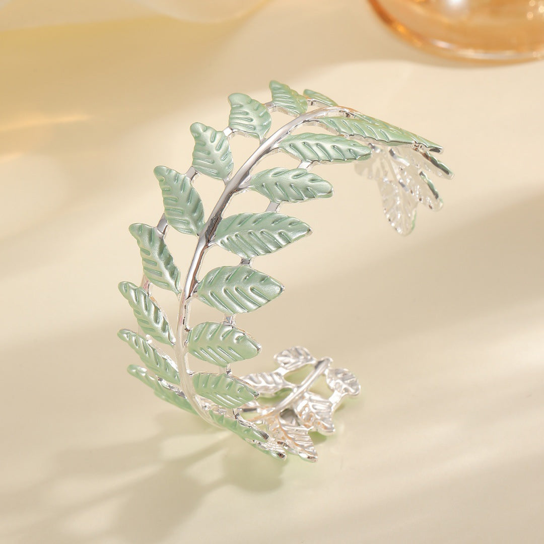 Ladies bracelet in elegant leaf design Hapa Style