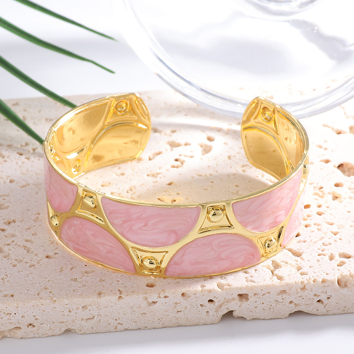 Women's cuff bracelet with artistic design Hapa Style