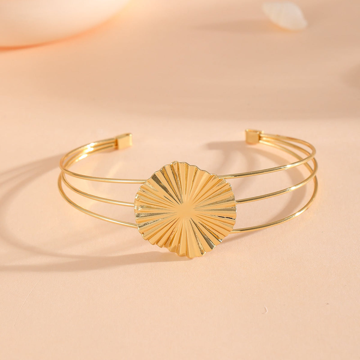 Women's bracelet with intricate bow design Hapa Style