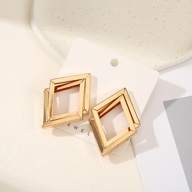 Women's Hanging Earrings with Square Design and Glossy Surface Hapa Style