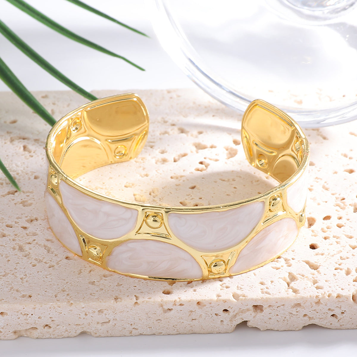 Women's cuff bracelet with artistic design Hapa Style