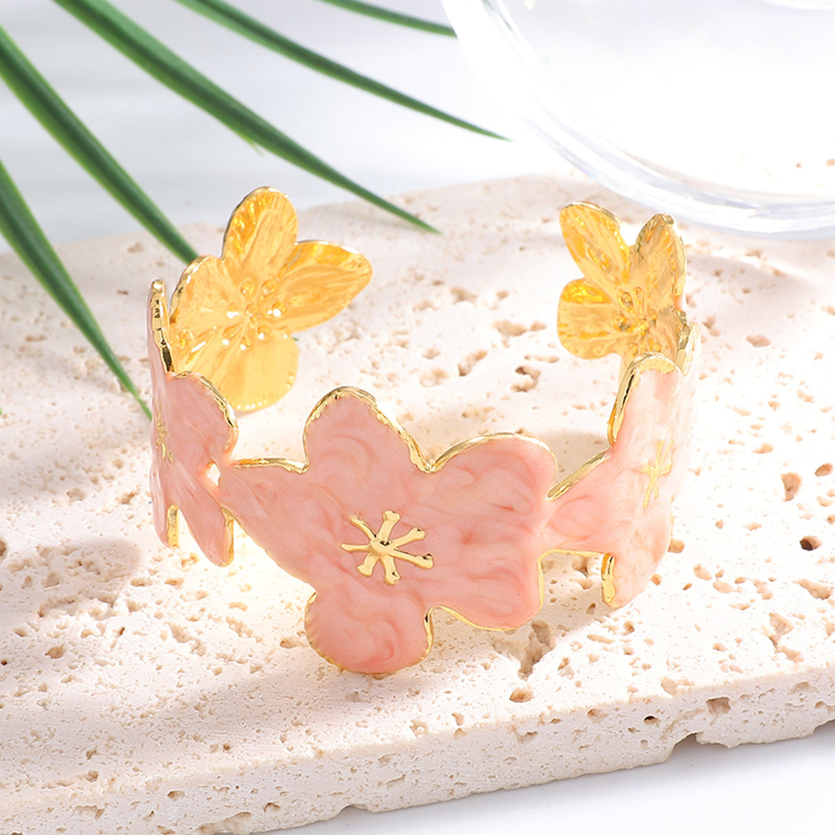 Ladies' bangle with floral motifs Hapa Style