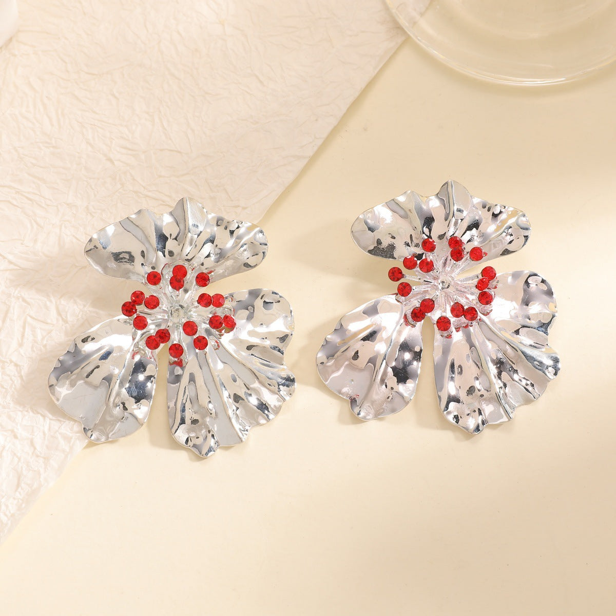 Women’s metal flower earrings with sparkling red accents Hapa Style