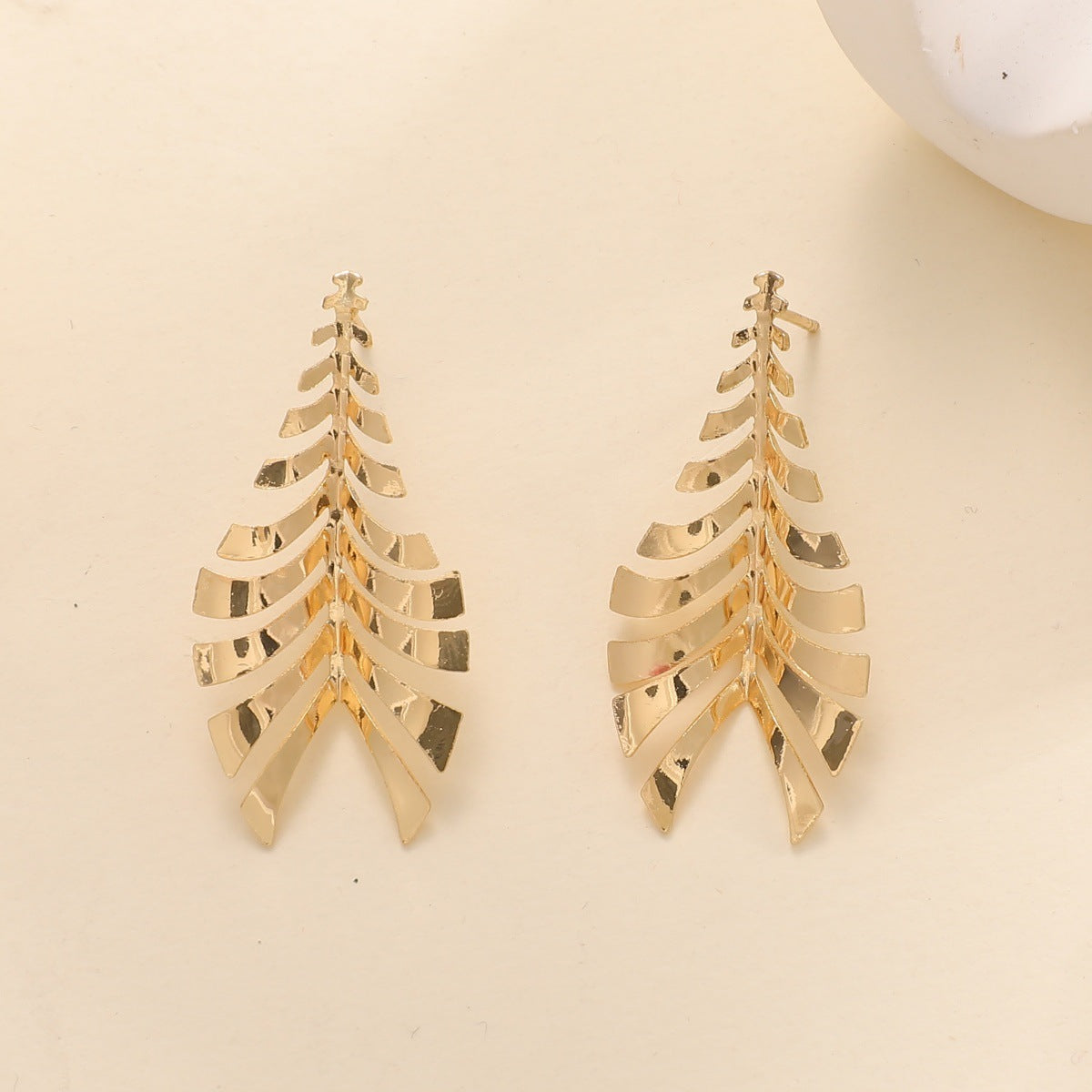 Women Hanging Earrings in Elegant Leaf Design Hapa Style