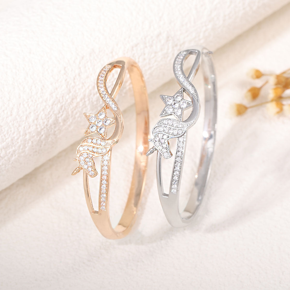 Women's bangle with elegant infinity pattern and sparkling zirconia Hapa Style