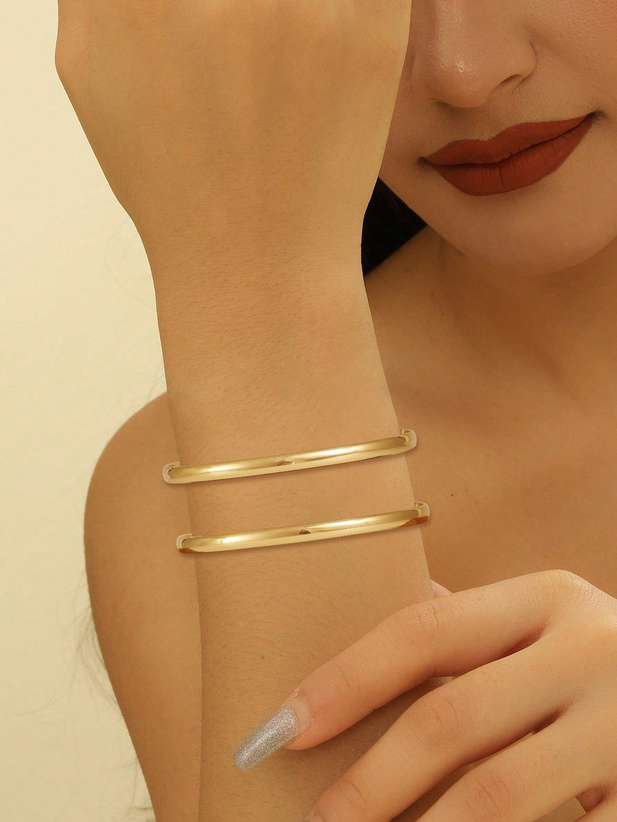 Ladies' bangle with elegant curved design Hapa Style