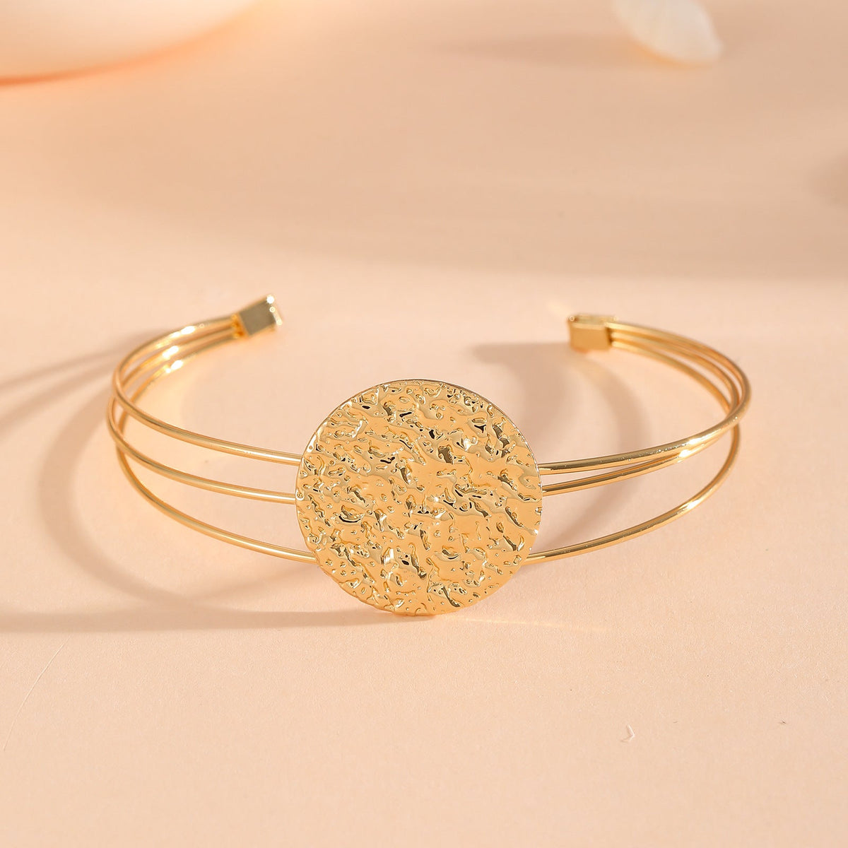 Women's bracelet with intricate bow design Hapa Style