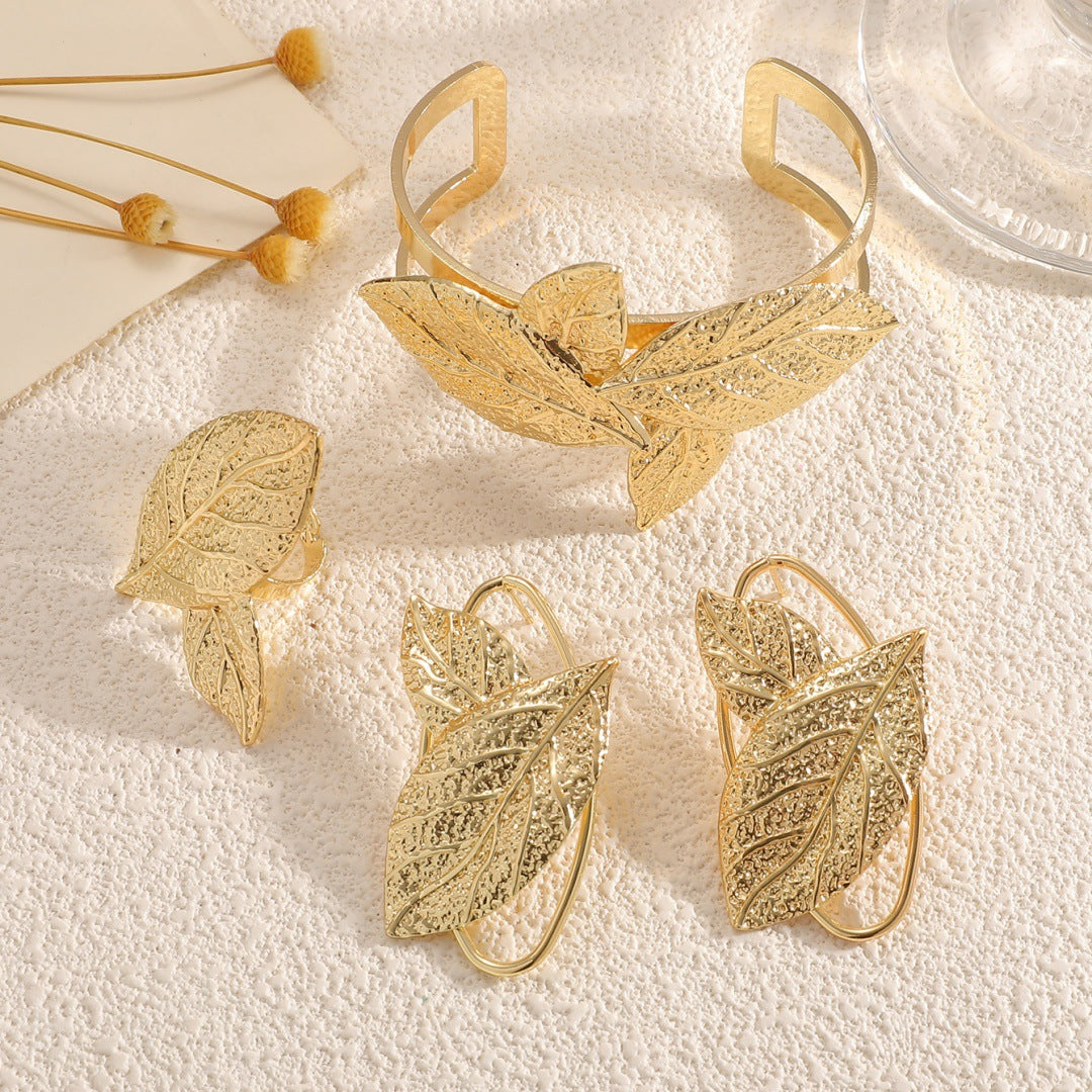 Women’s bracelet with elaborate leaf design Hapa Style