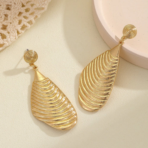 Ladies Elegant Earrings made of high-quality, textured metal Hapa Style