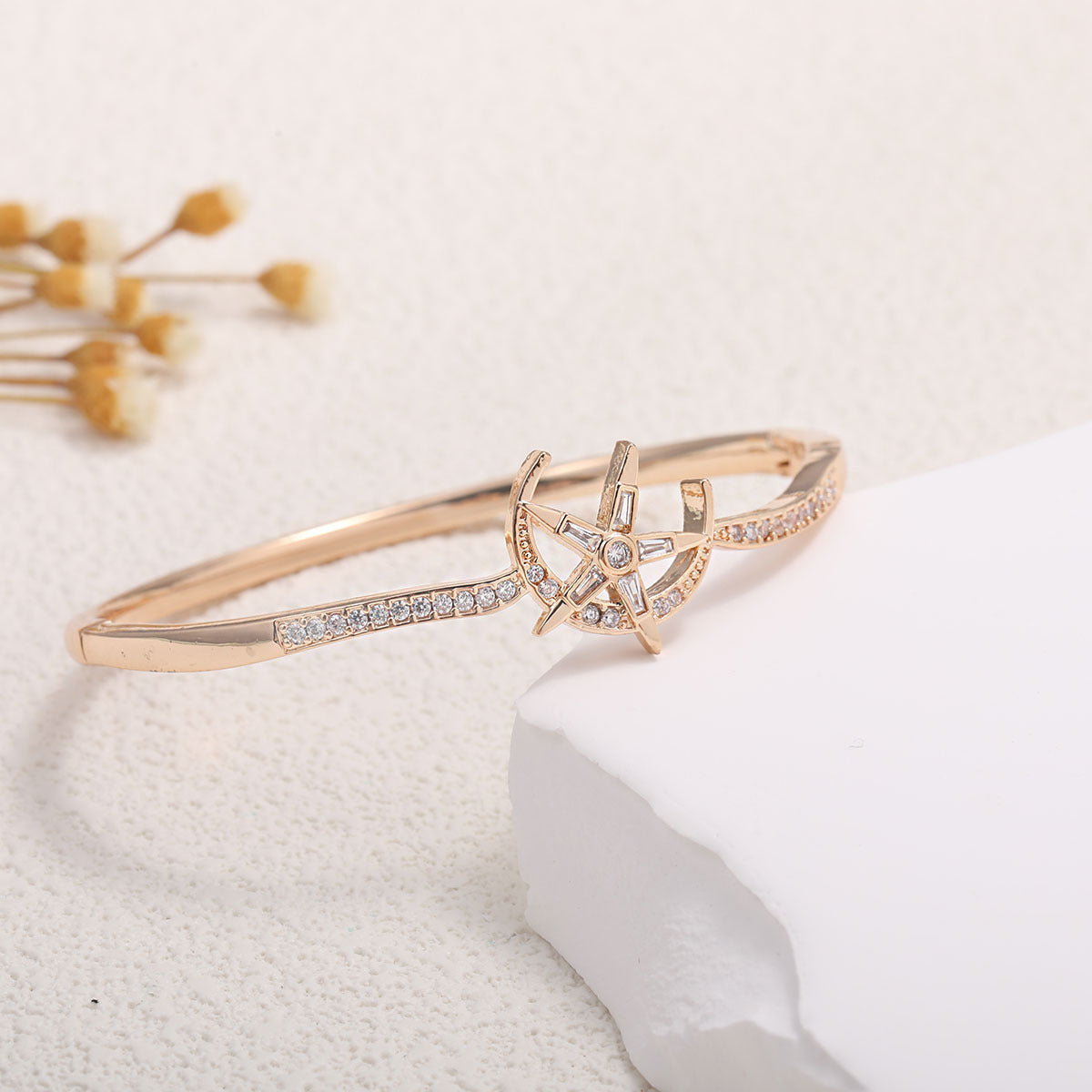 Ladies bracelet with elaborate infinity symbol and sparkling zirconia Hapa Style
