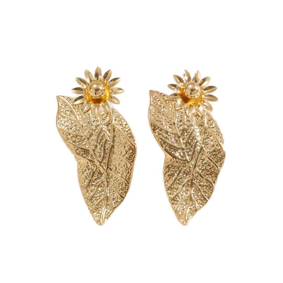 Ladies bangle with elaborate leaf design Hapa Style