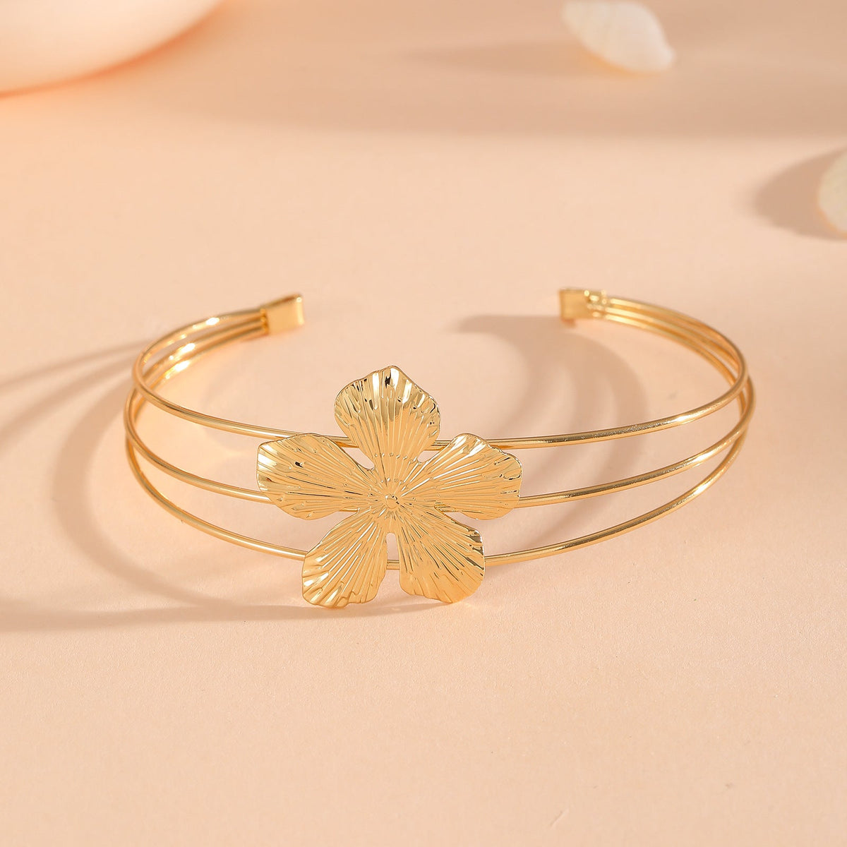 Women's bracelet with intricate bow design Hapa Style