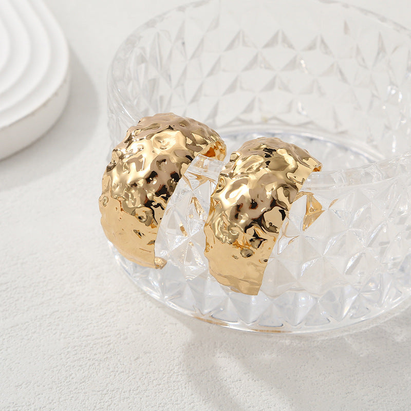 Women's bangles made of high-quality metal with an elegant wave pattern Hapa Style