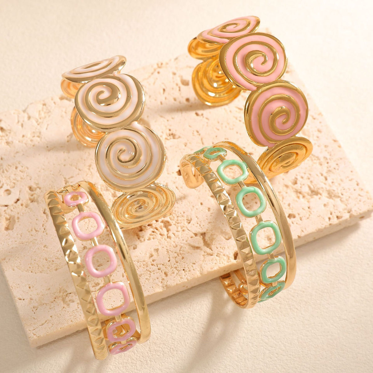 Women's cuff with elegant spiral design Hapa Style