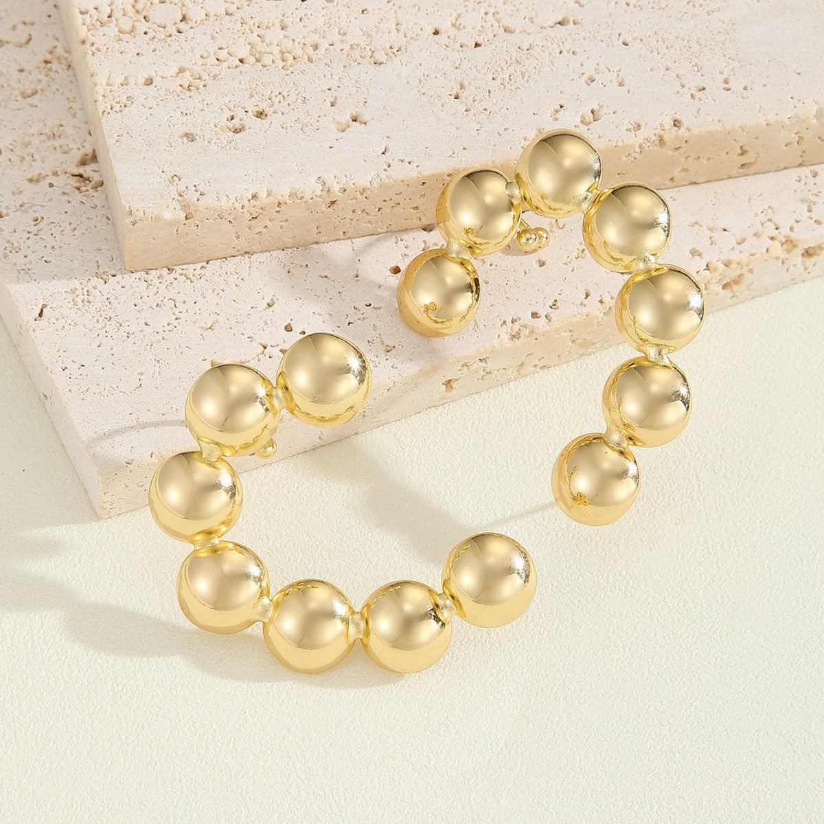 Women's bracelet with structured, golden beads Hapa Style