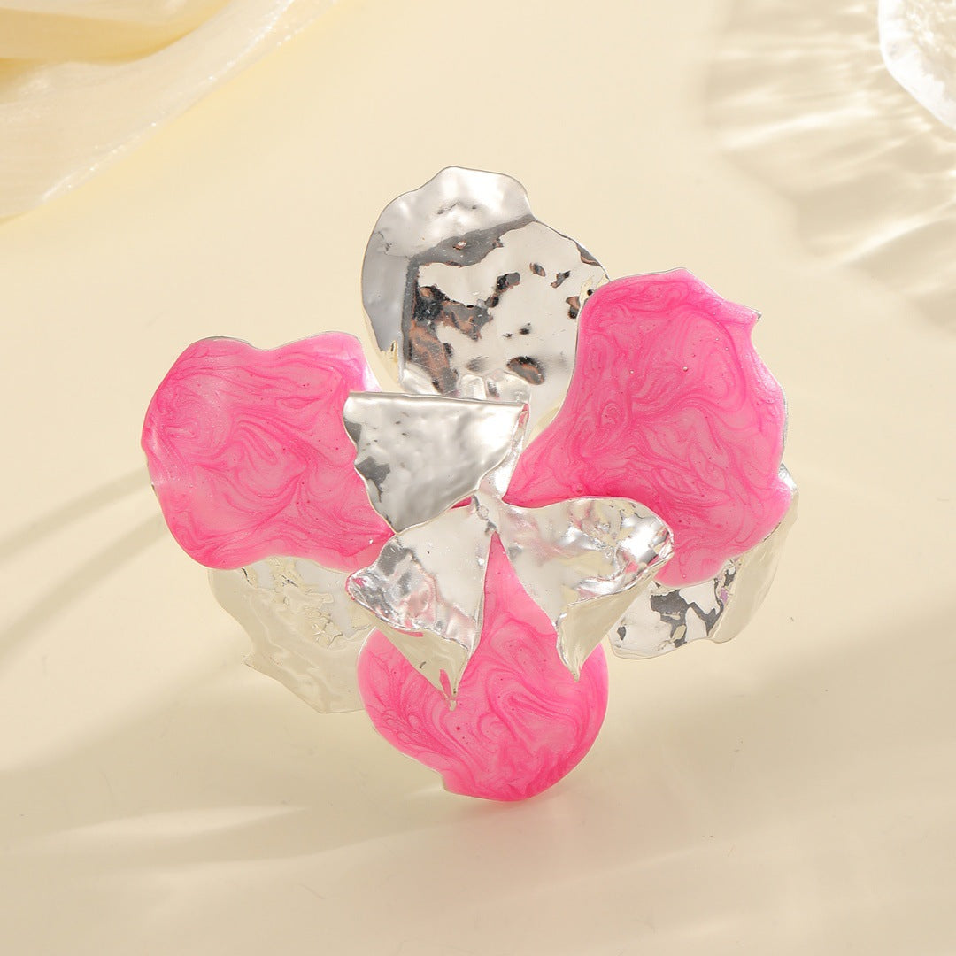 Women's flower-shaped ring made of shiny metal and high-quality epoxy resin Hapa Style