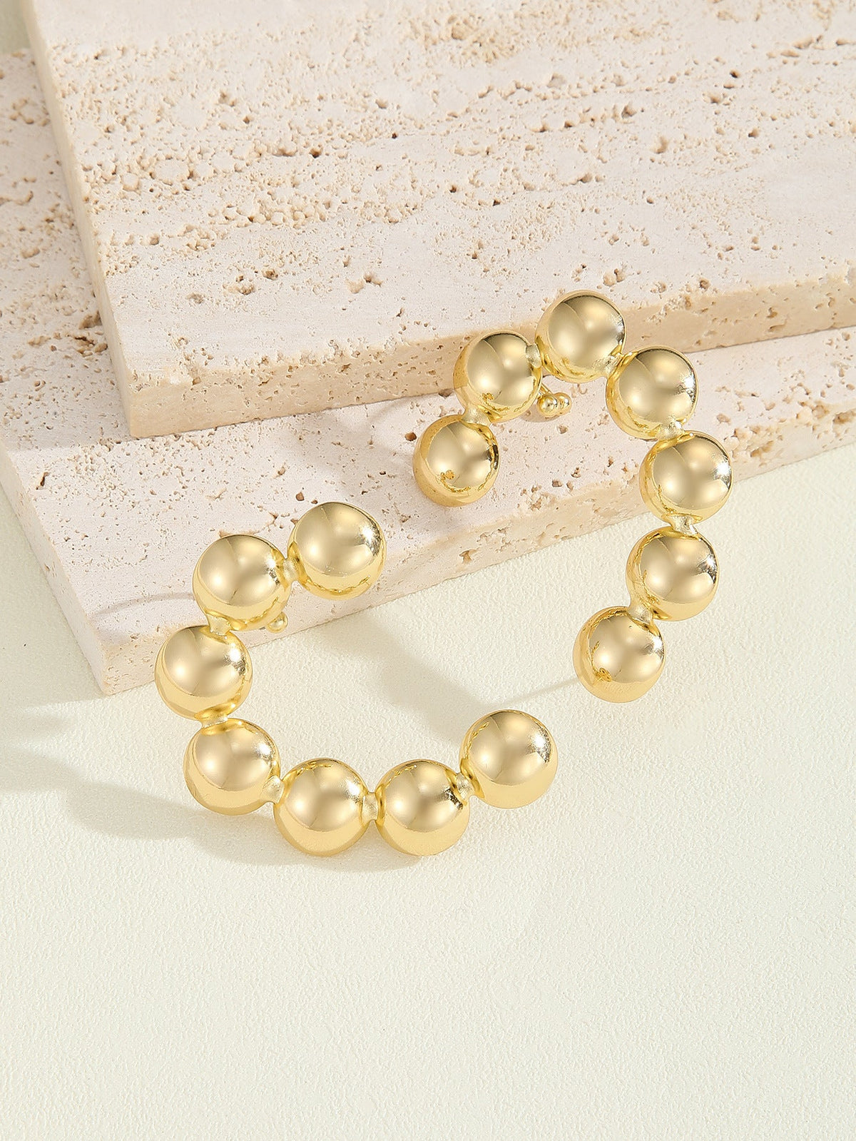 Women's bracelet with structured, golden beads Hapa Style