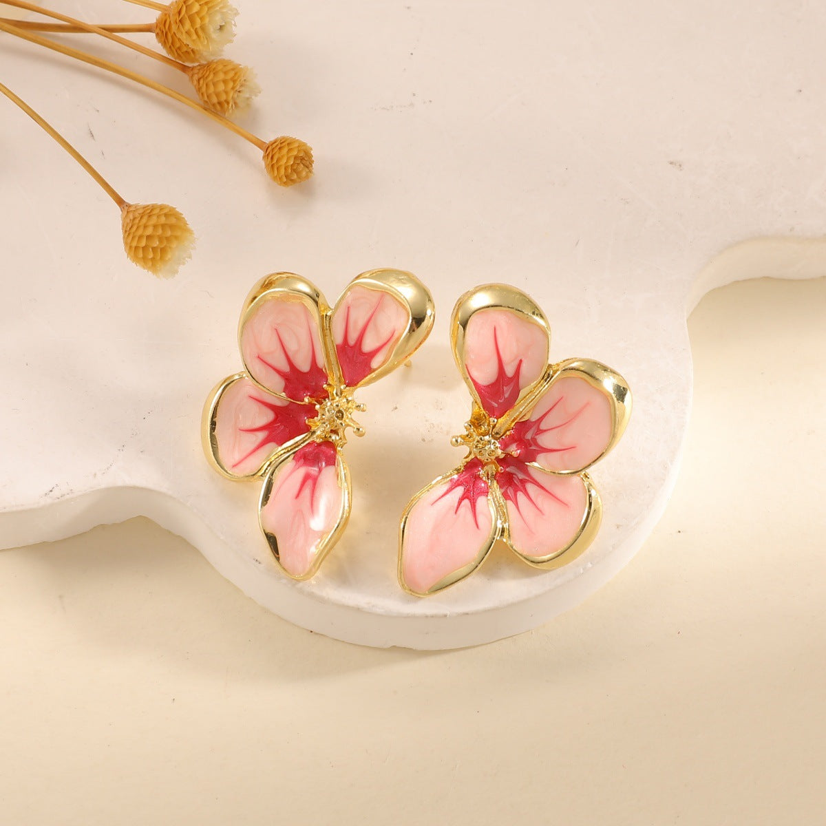 Women's ear clips in elegant floral design with a glossy coating Hapa Style