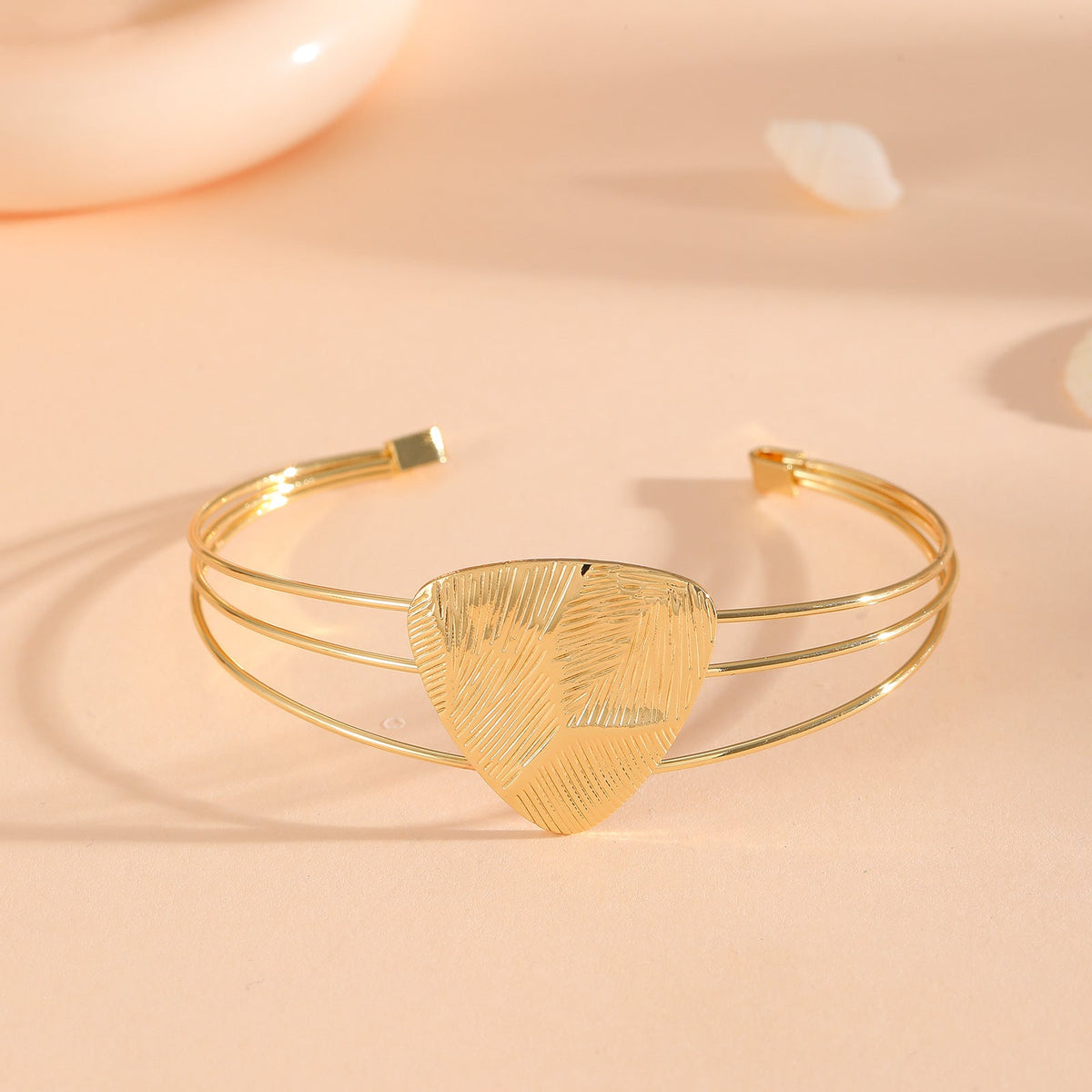 Women's bracelet with intricate bow design Hapa Style
