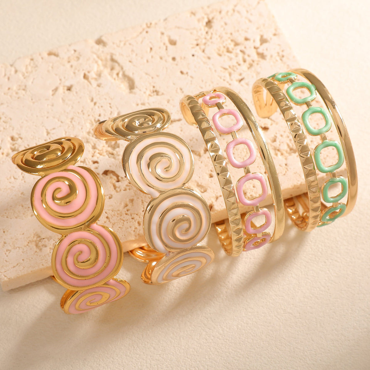 Women's cuff with elegant spiral design Hapa Style