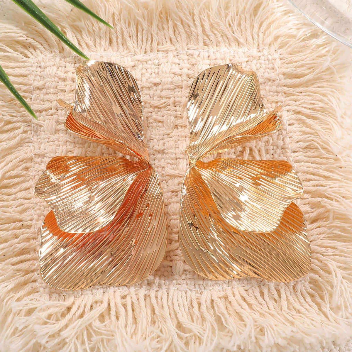 Women's ear clips in an elegant, textured design Hapa Style
