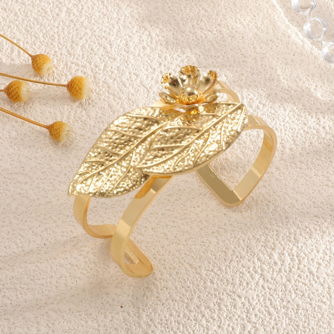Ladies bangle with elaborate leaf design Hapa Style