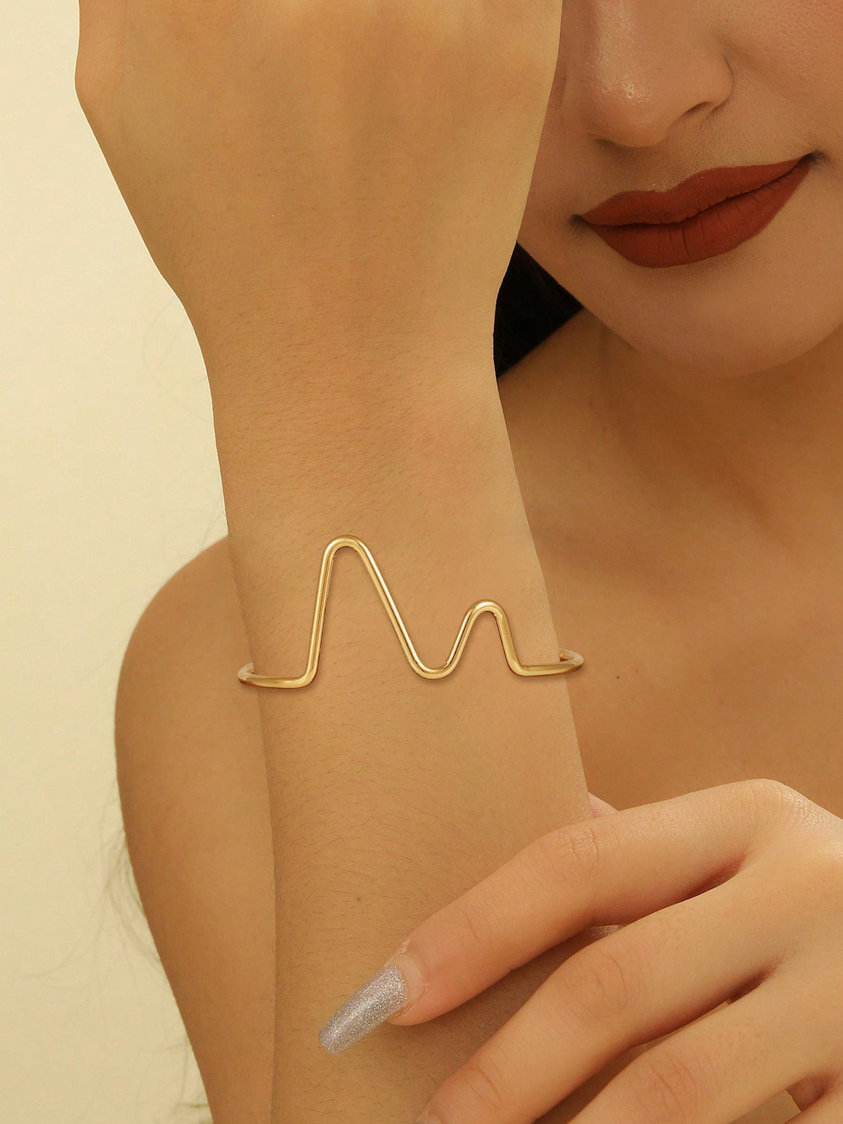 Women's cuff in modern wave pattern Hapa Style