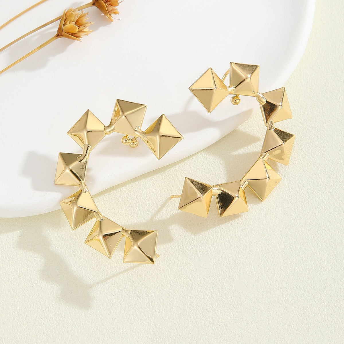 Women's bracelet with structured, golden beads Hapa Style