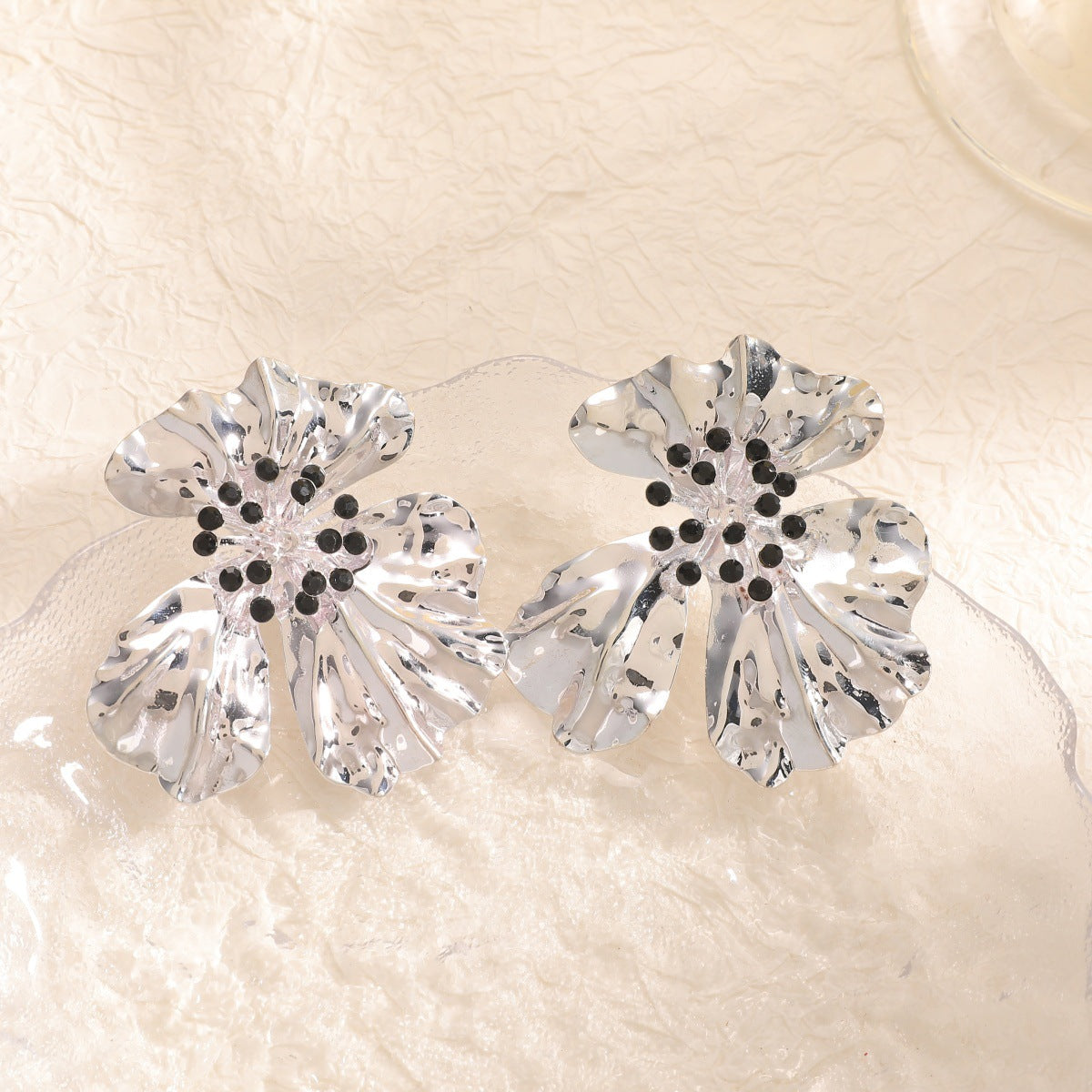 Women’s metal flower earrings with sparkling red accents Hapa Style