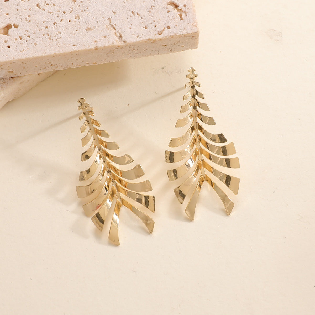 Women Hanging Earrings in Elegant Leaf Design Hapa Style
