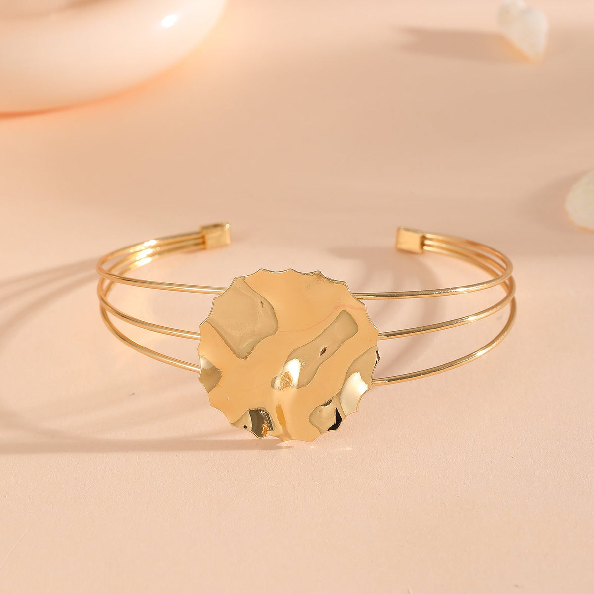 Women's bracelet with intricate bow design Hapa Style
