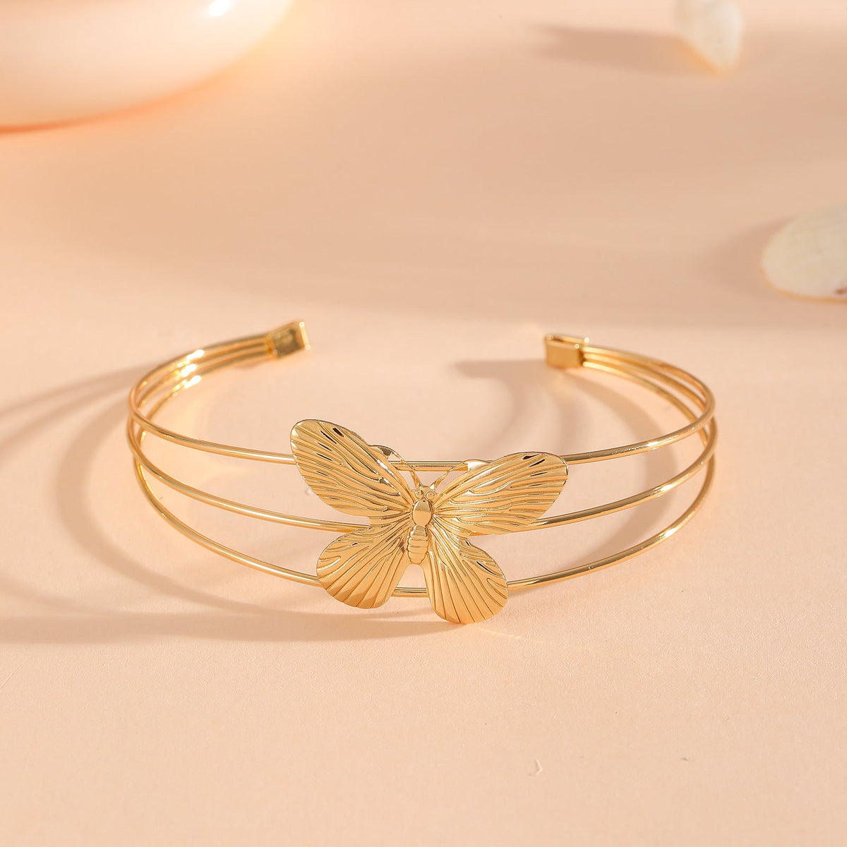 Women's bracelet with intricate bow design Hapa Style