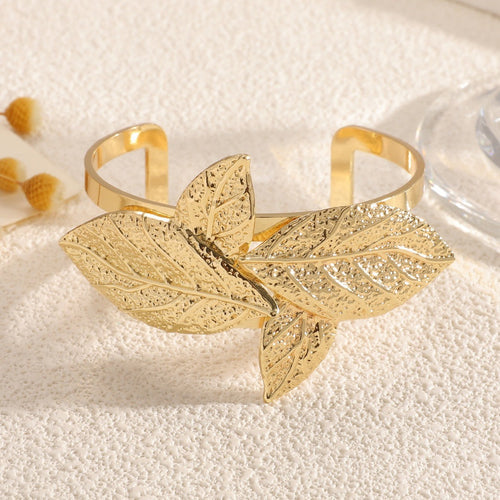 Ladies' bangle with artistic leaf design Hapa Style